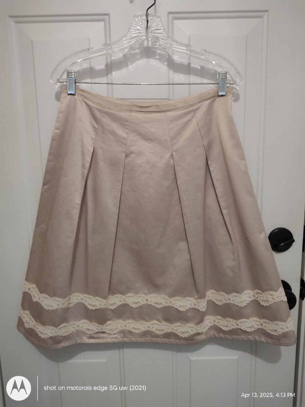 BCBGMaxAzria COTTON POLY BLEND MINI SKIRT IVORY WITH ALENCON LACE BORDER SIZE 8